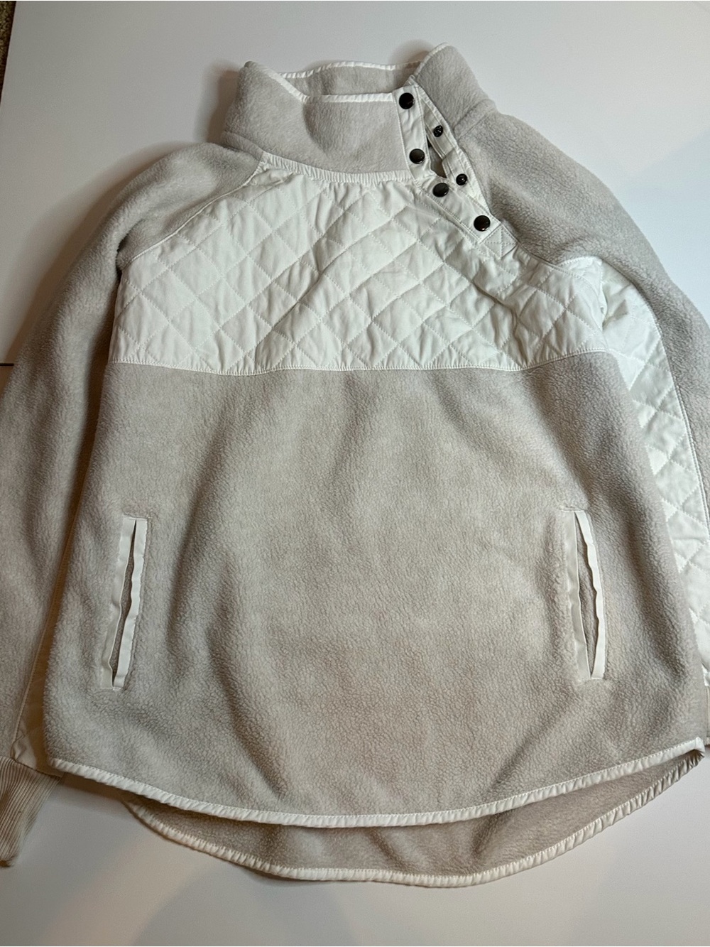 Abercrombie & Fitch Quilted Fleece Pullover Jacket - Cream/White